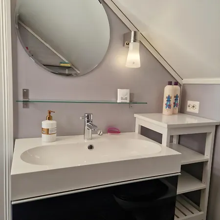 Charming Apartment, 3rd Floor In Swiss